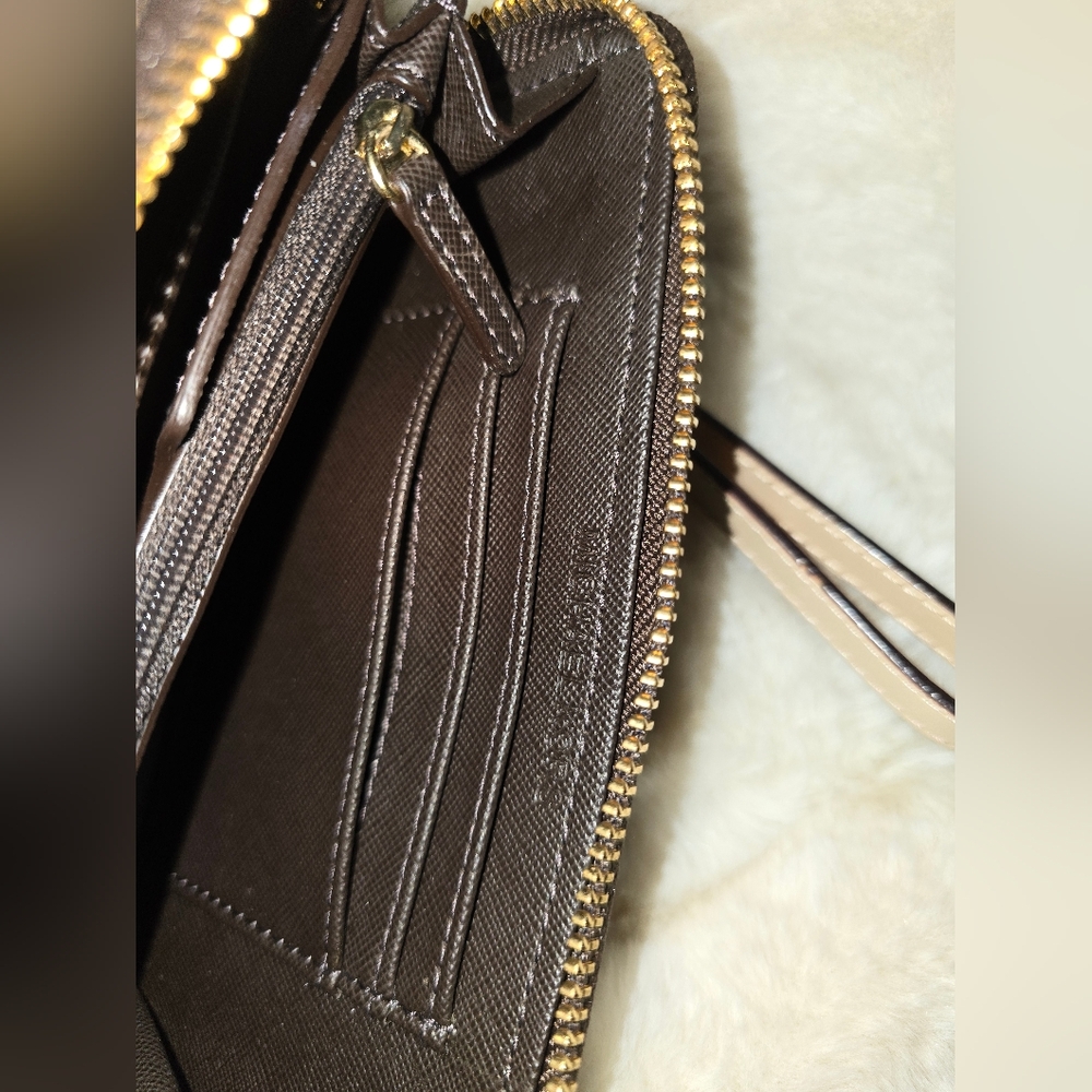 Michael Kors Monogram Zip-around phone wallet NWT - Picture 8 of 8